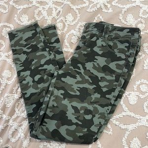 Old Navy Camo jeans 💚✨☘️